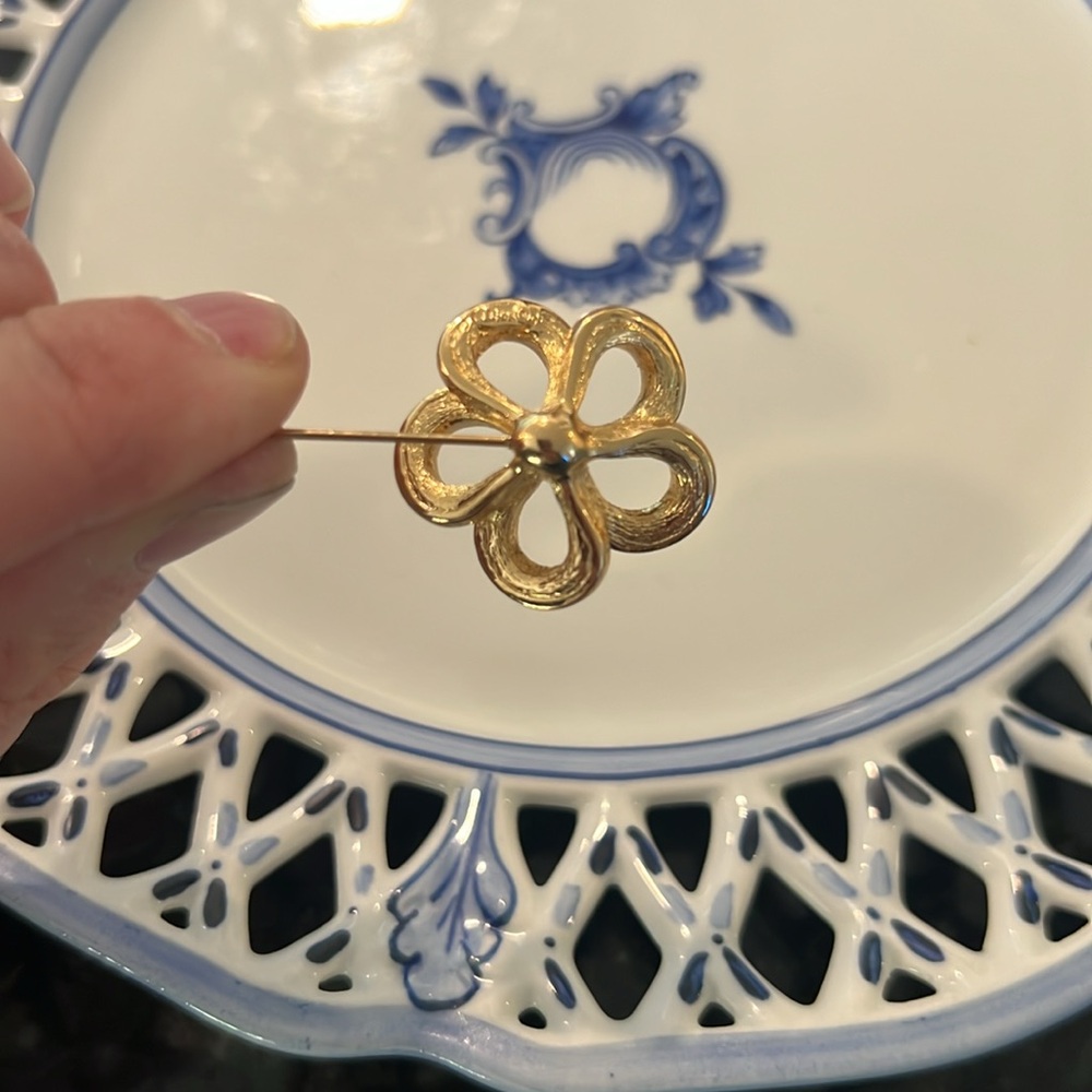 Christian Dior Vintage Flower Pin - Picture 4 of 4